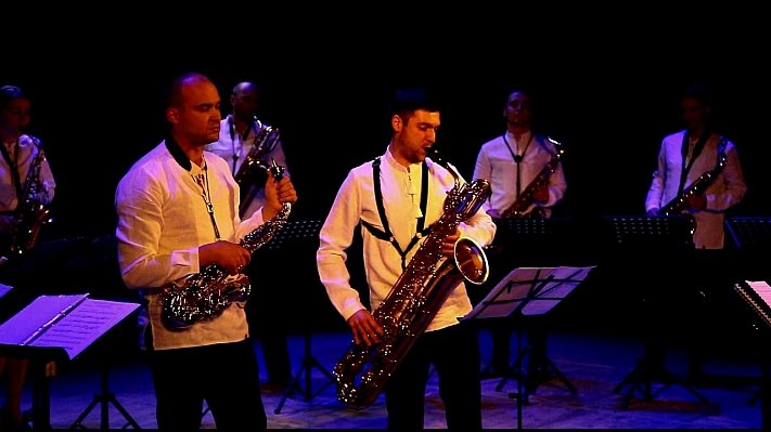Провести вечер под звуки саксофона - значит хорошо провести вечер