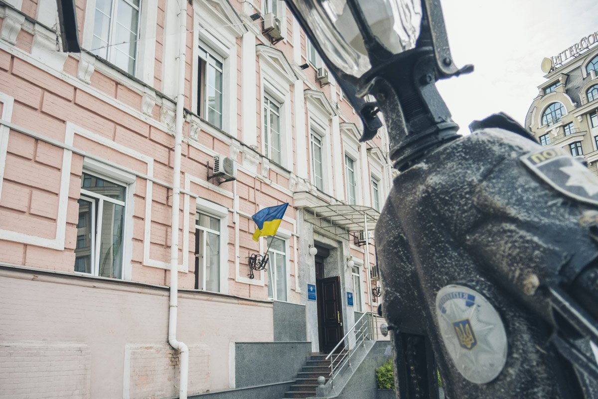 В Киеве возле главного управления Нацполиции Киева появился новый необычный арт-объект В Киеве возле главного управления Нацполиции Киева появился новый необычный арт-объект