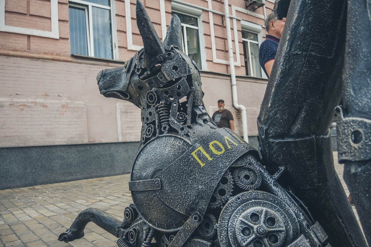 Служебная собака своим дизайном навевает мысли о стимпанке Служебная собака своим дизайном навевает мысли о стимпанке