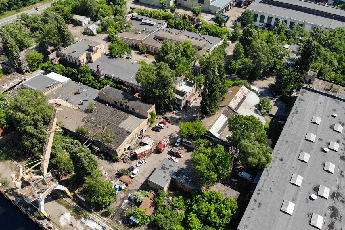 Площадь пожара составила около сотни квадратных метров Площадь пожара составила около сотни квадратных метров