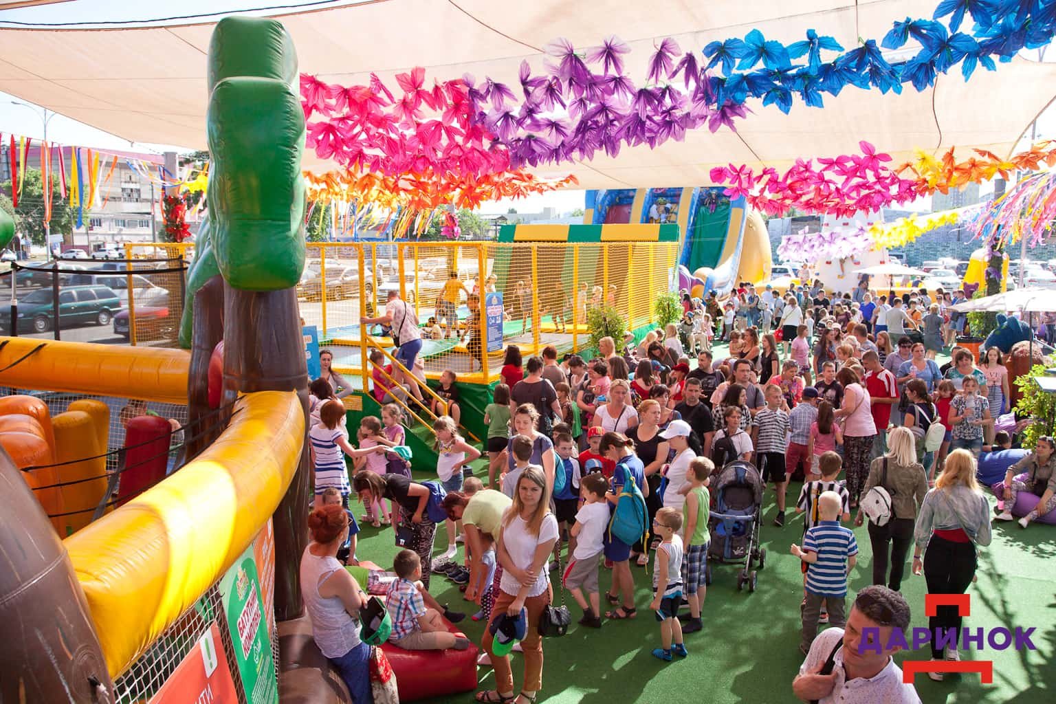 Батутный парк под открытым небом - что может быть лучше и веселее