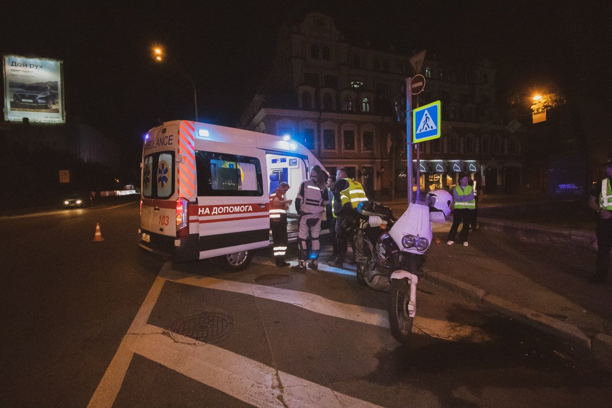 Водителя двухколесного транспорта госпитализировали с травмой шеи