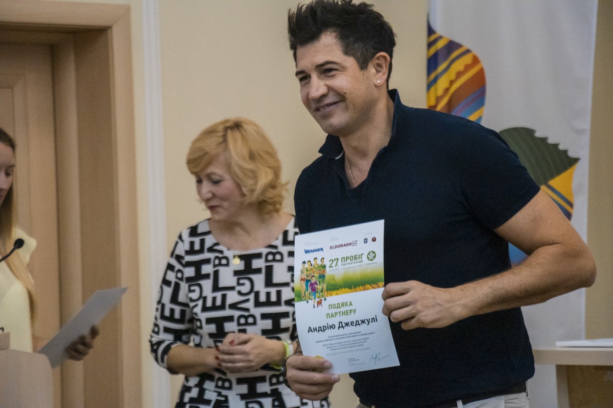 Организаторы поблагодарили Андрея Джеджулу за проведение "Пробега под каштанами" 