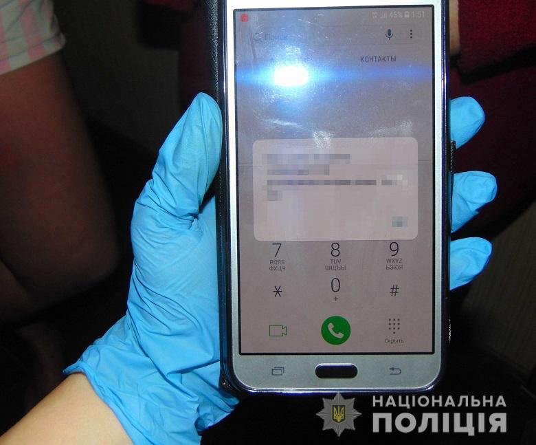 У задержанной нашли телефон, с которого поступил звонок У задержанной нашли телефон, с которого поступил звонок