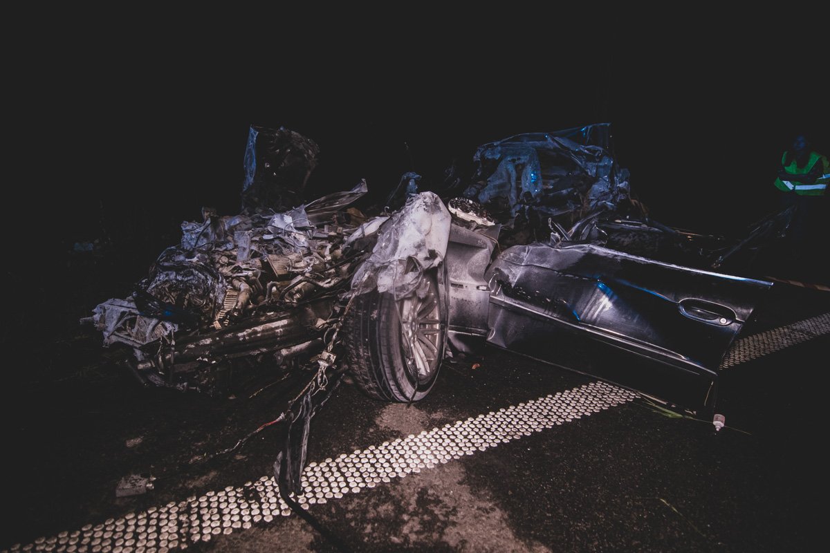 По словам водителя фуры, его транспорт был припаркован на обочине, когда он почувствовал сильный удар