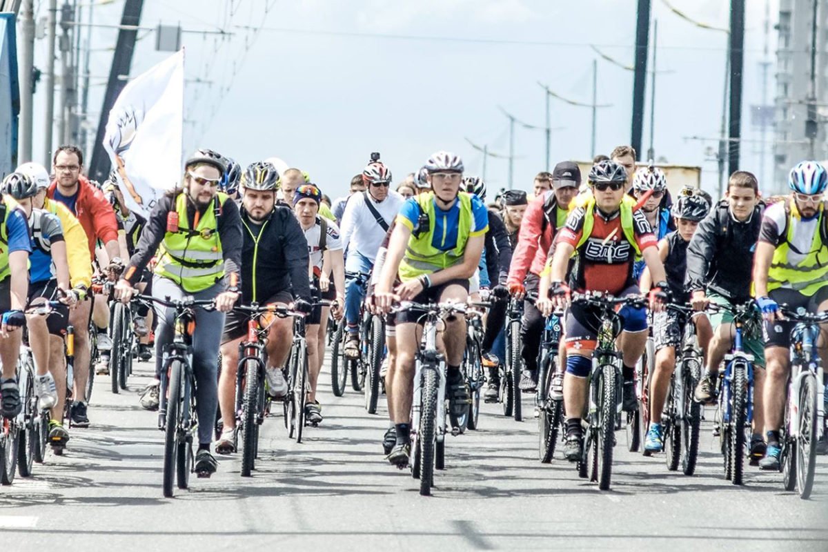 Каждый год в Киеве собираются тысячи любителей велосипедов