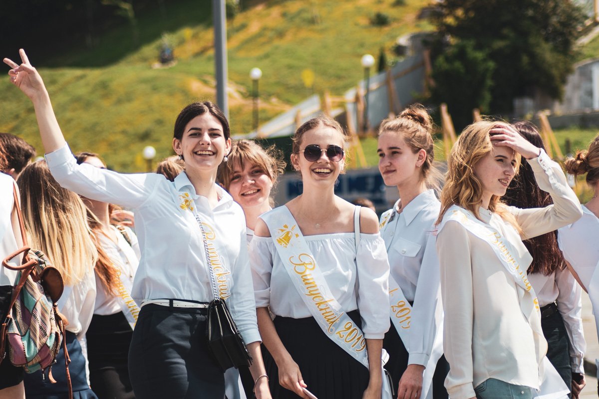 Солнечная погода, солнечное настроение,и улыбки у девочек тоже 