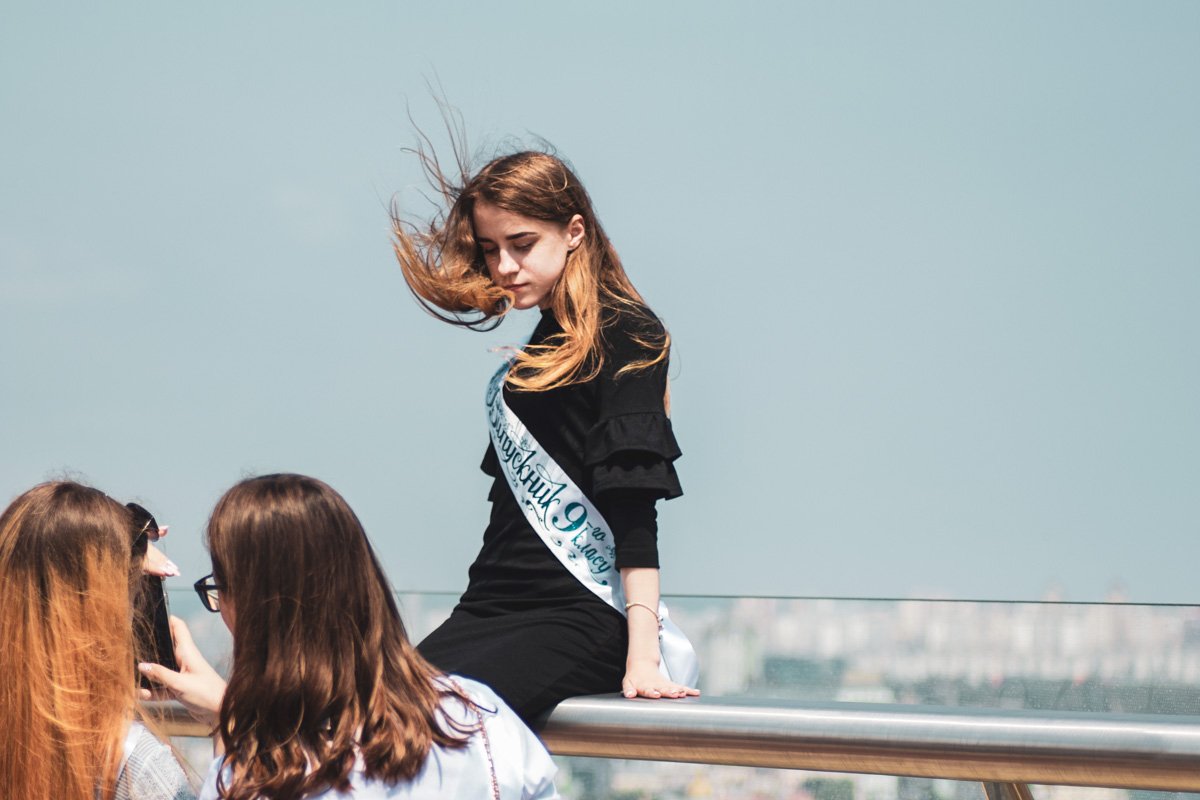 Смелая девочка, но чего не сделаешь ради красивого фото