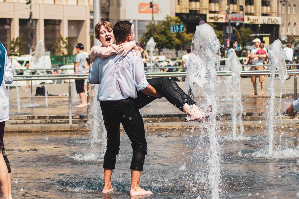 Не хочешь сама, иди на ручки!