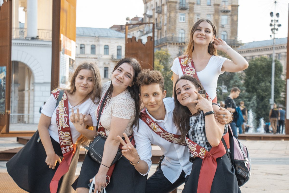 Такие вот общие фото совсем скоро станут единственным напоминанием о беззаботной школьной жизни