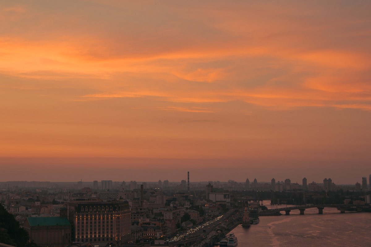 Буйство красок последнего весеннего солнца