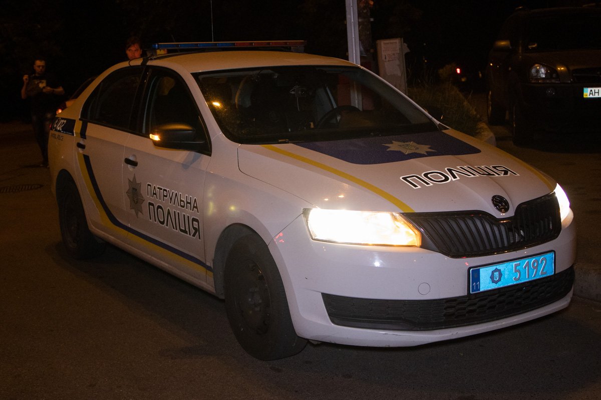 На пересечении улиц Липковского и Стадионной произошла авария с участием автомобиля полиции Toyota Prius и Skoda На пересечении улиц Липковского и Стадионной произошла авария с участием автомобиля полиции Toyota Prius и Skoda