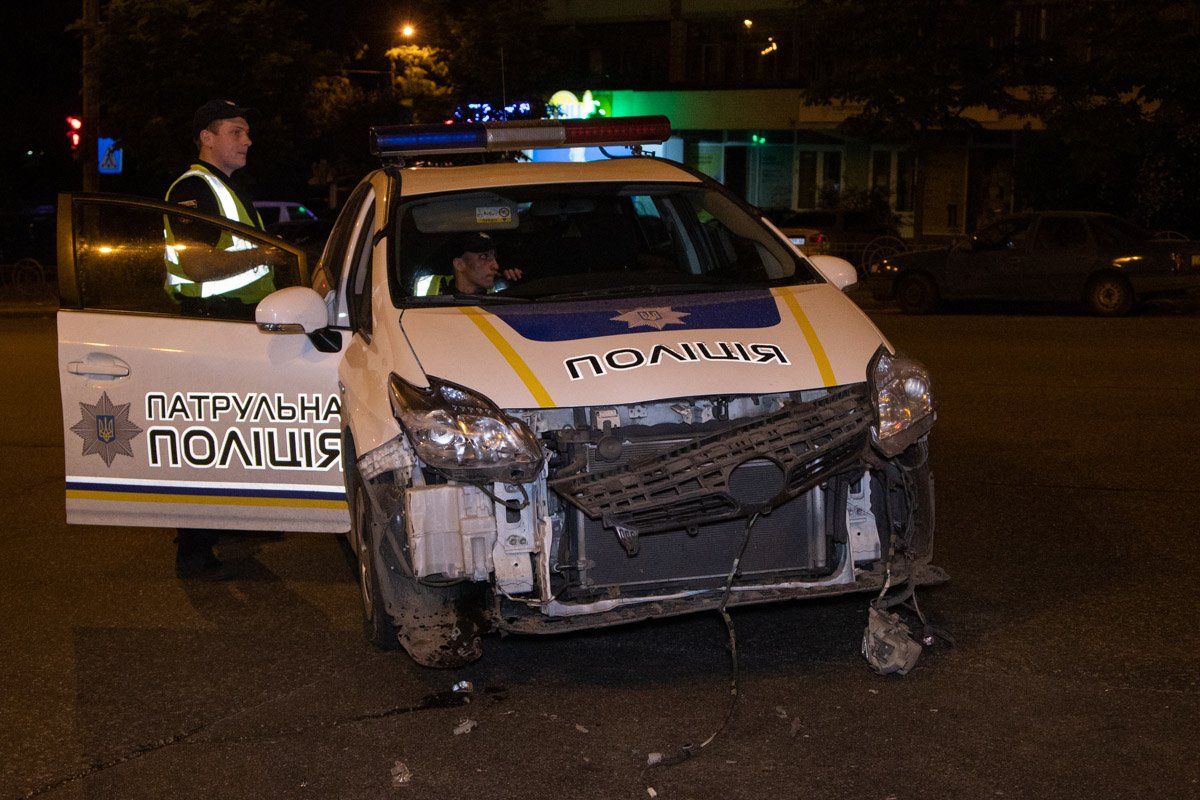 На перекрестке водитель Prius влетел в бок Skoda На перекрестке водитель Prius влетел в бок Skoda