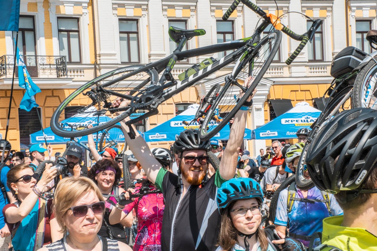 В субботу, 1 июня, на Софийской площади собрались тысячи велосипедистов