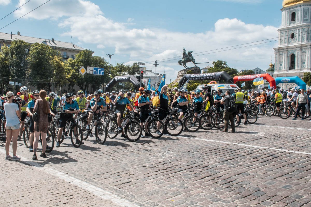 Велосипедисты делились на корпоративные команды и команды по районам