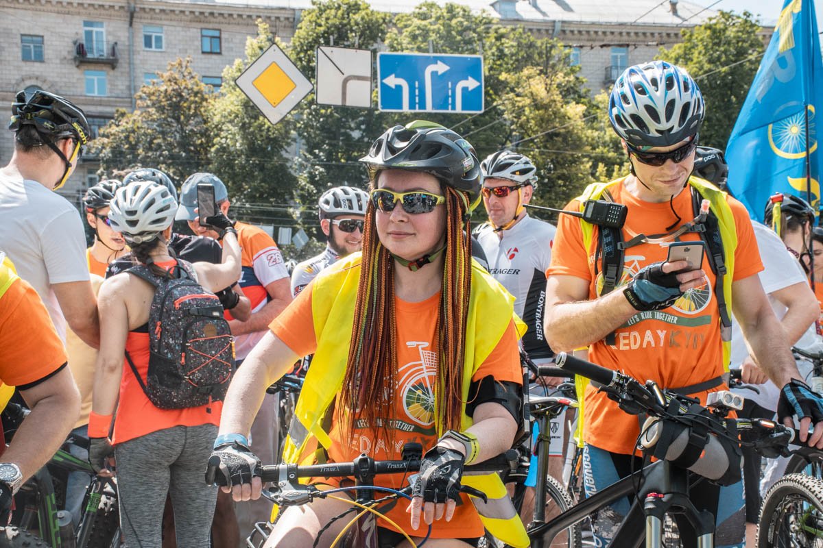 Стартовали велосипедисты с Софийской площади
