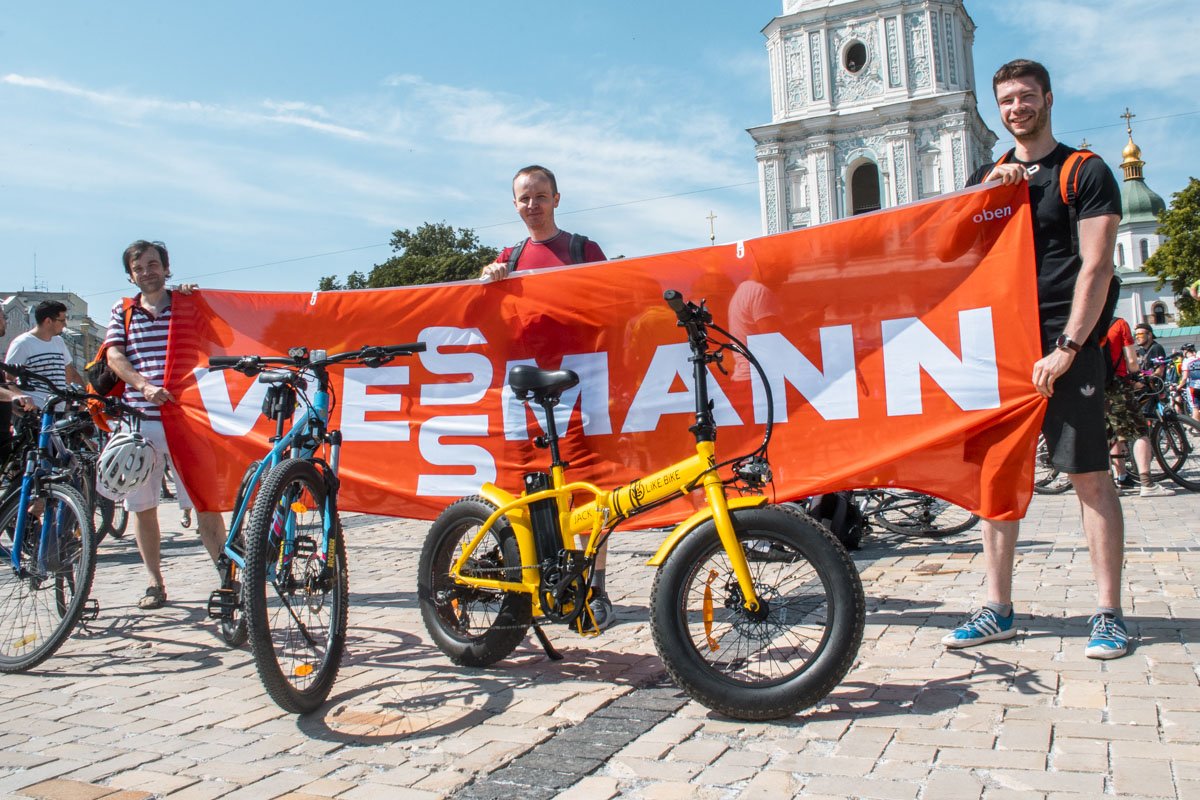 Участие принимали и корпоративные команды