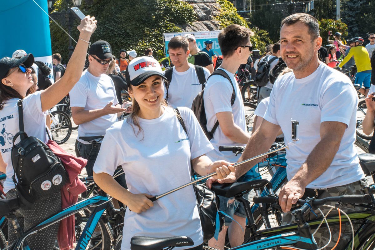 Селфи-палки - один из главных атрибутов велопраздника