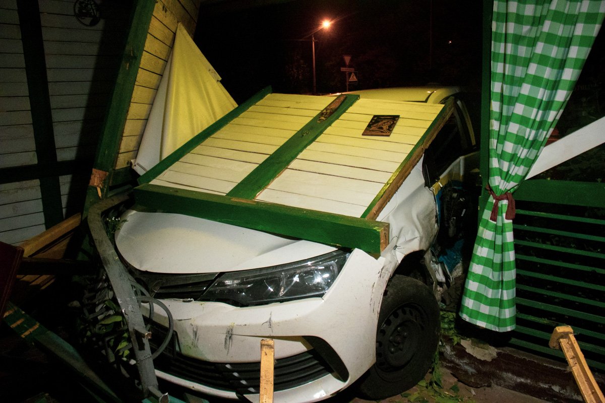 В аварии пострадали оба водителя