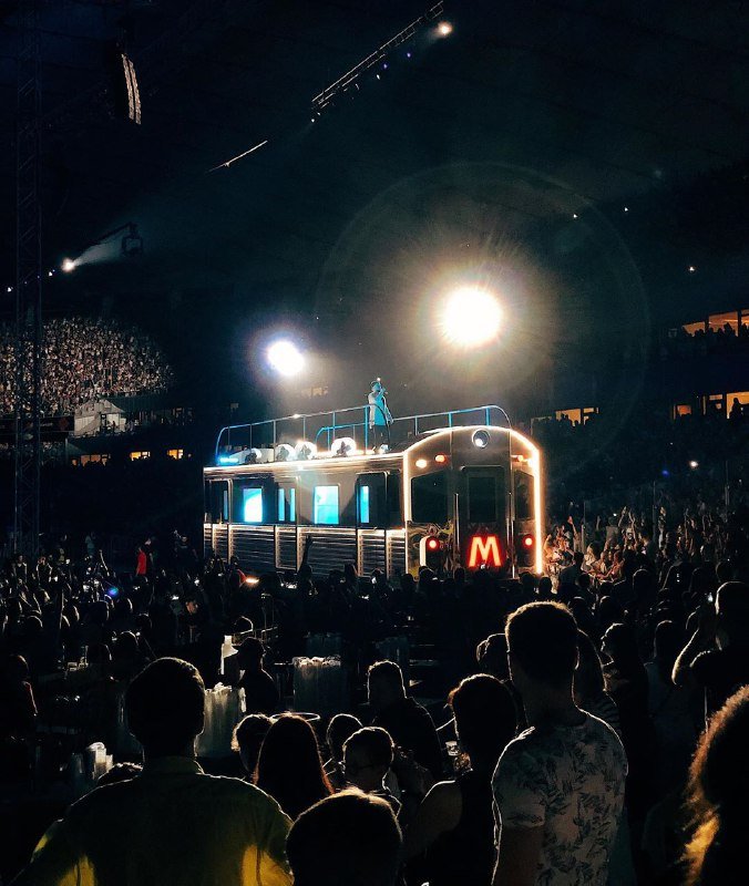 Прокатиться на поезде по Олимпийскому - так мог сделать только он! Фото: @yuliia_noskova Прокатиться на поезде по Олимпийскому - так мог сделать только он! Фото: @yuliia_noskova