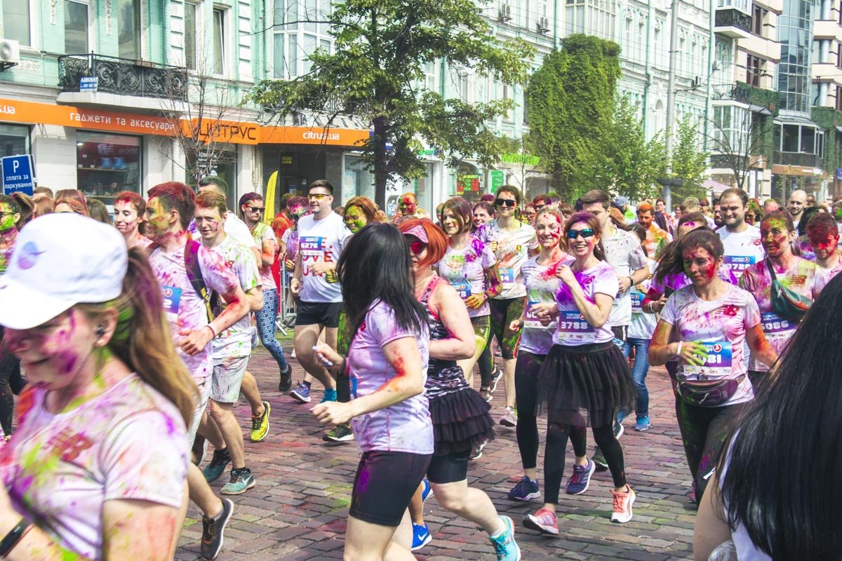 Kyiv Color Run 2019 - праздник, который проходит в столице с 2014 и каждый год заряжает участников позитивом Kyiv Color Run 2019 - праздник, который проходит в столице с 2014 и каждый год заряжает участников позитивом