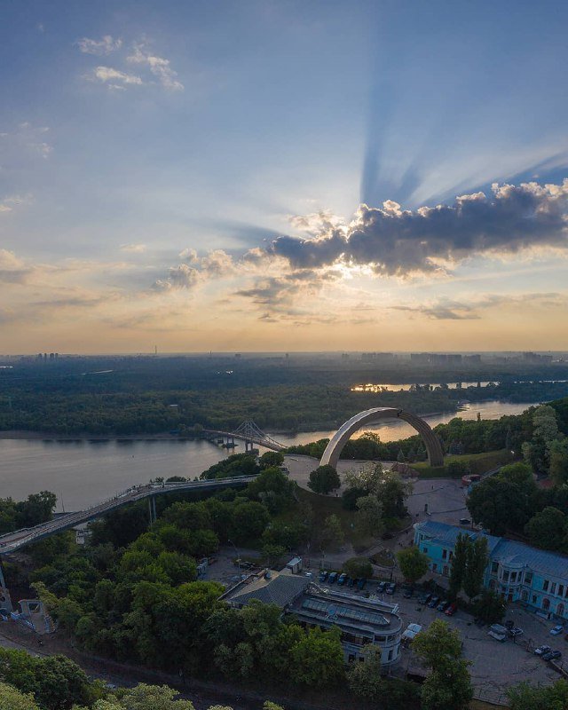 Солнце теперь официальное летнее. Фото: @izabotin Солнце теперь официальное летнее. Фото: @izabotin