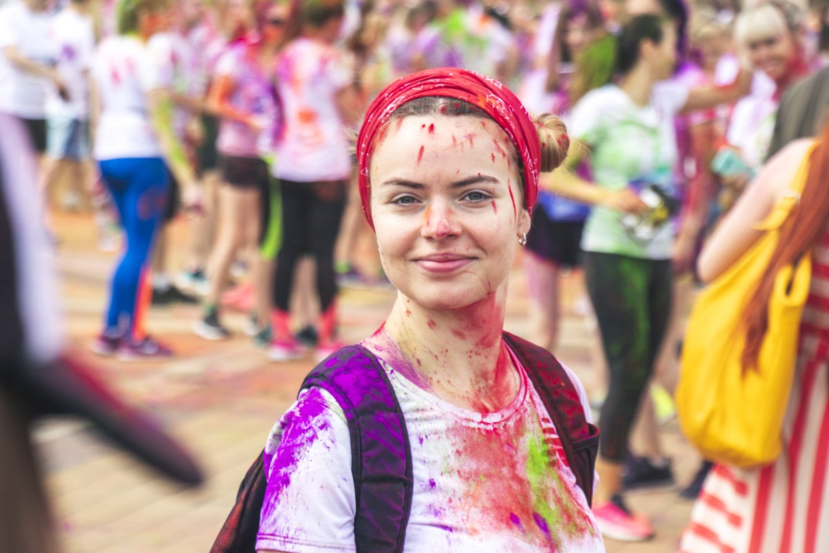С самого утра в воскресенье, 2 июня, в центре Киева собрались сотни людей в белых футболках
