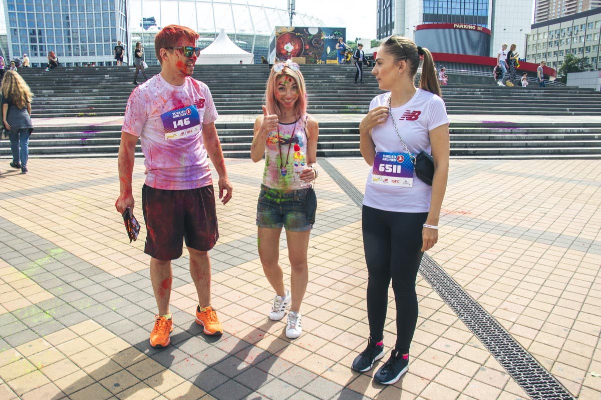 На нем участники бегут не ради победу, а просто, чтобы развлечься и внести в свою жизнь немного красок, причем в буквальном смысле