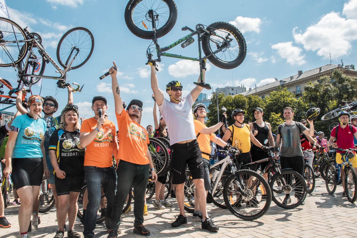 1 июня Виталий Кличко поучаствовал во Всеукраинском велодне в Киеве 1 июня Виталий Кличко поучаствовал во Всеукраинском велодне в Киеве