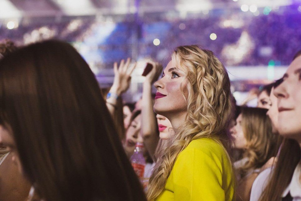 Утренняя лента в Instagram просто переполнена яркими фото посетителей грандиозного шоу