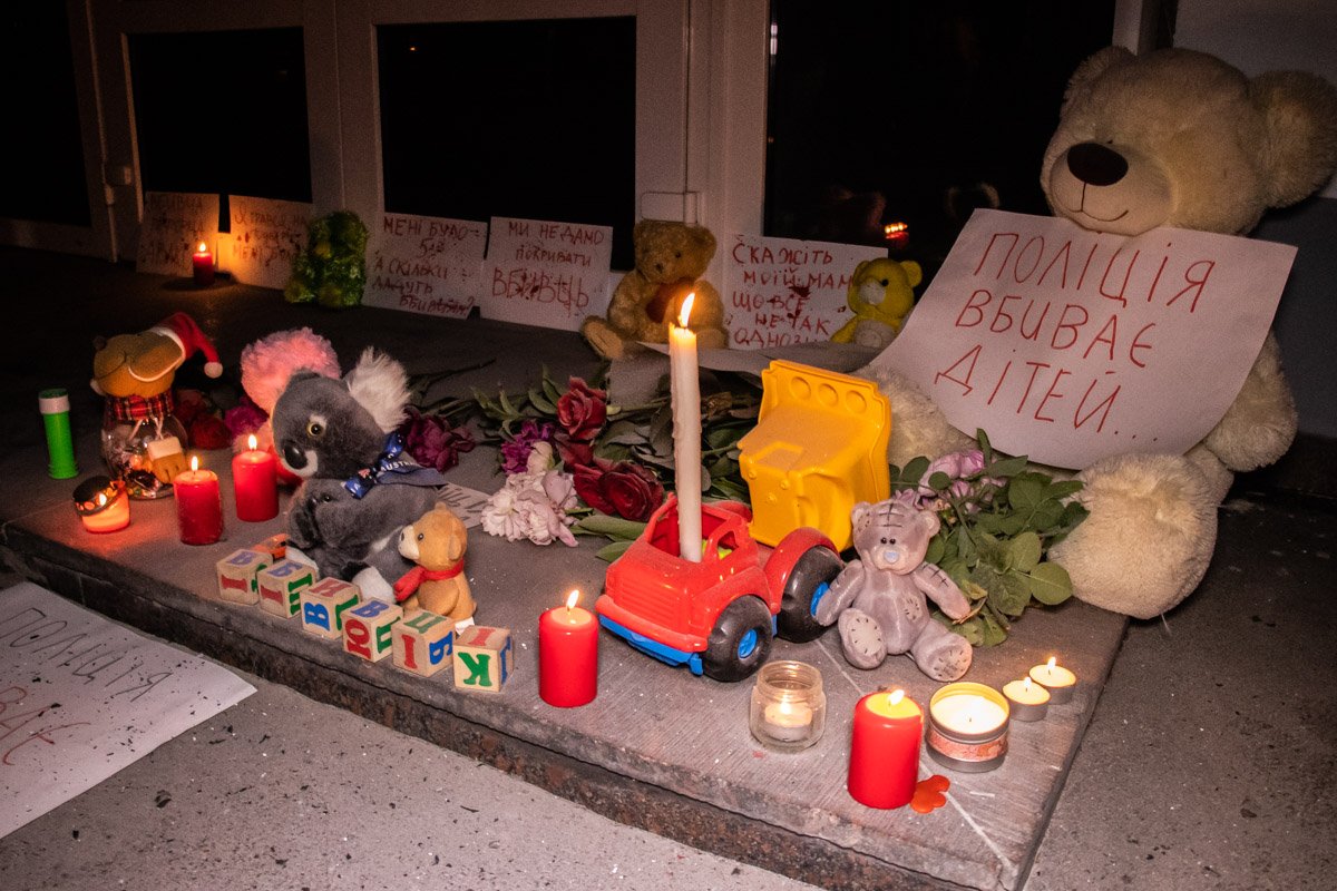 Десятки участников акции принесли детские игрушки 