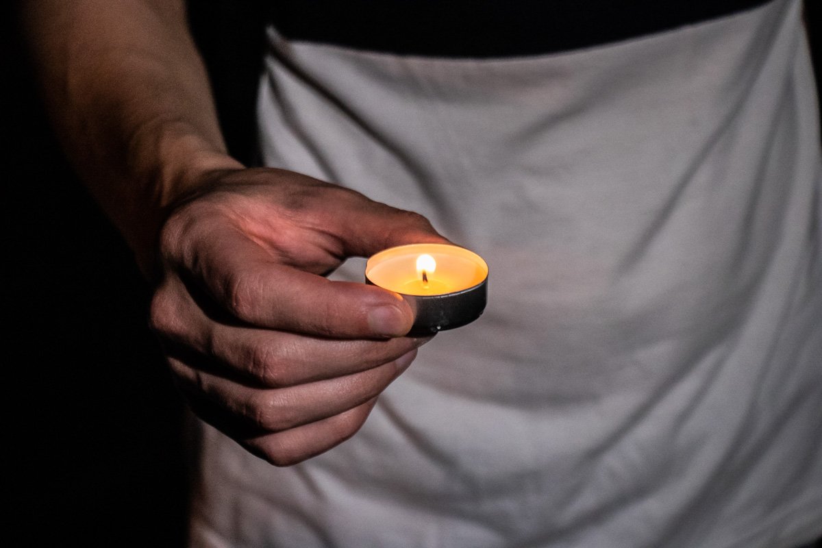 В память о ребенке состоялась минута молчания