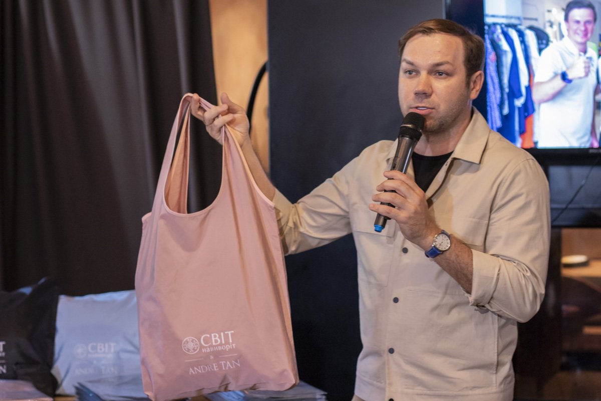 Андре Тан и Дмитрий Комаров презентовали сумку-шоппер