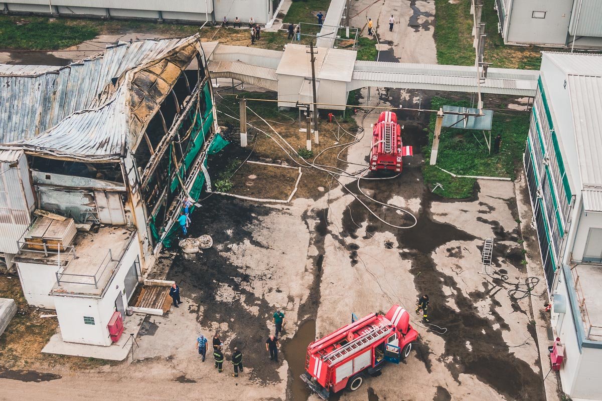 На территории птицефабрики находилось 13 единиц техники ГСЧС