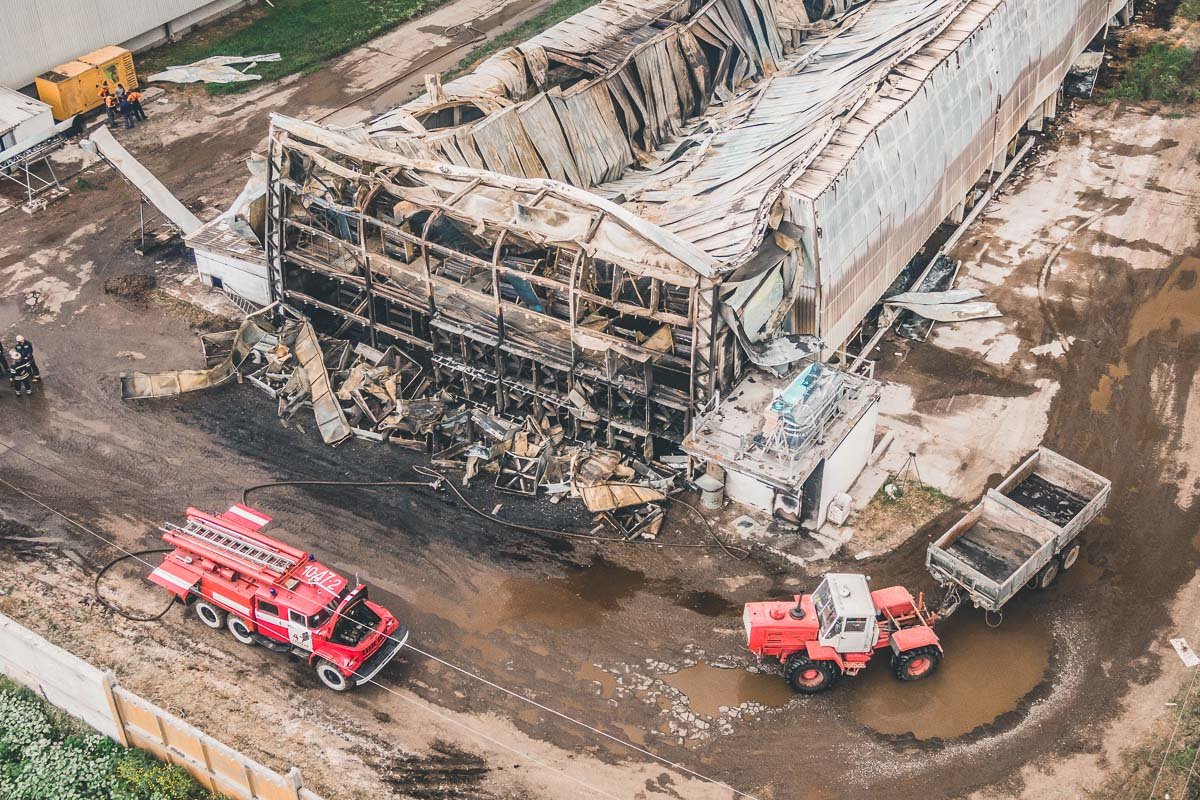 К счастью, здание находилось на расстоянии от других цехов, что помешало распространению пожара