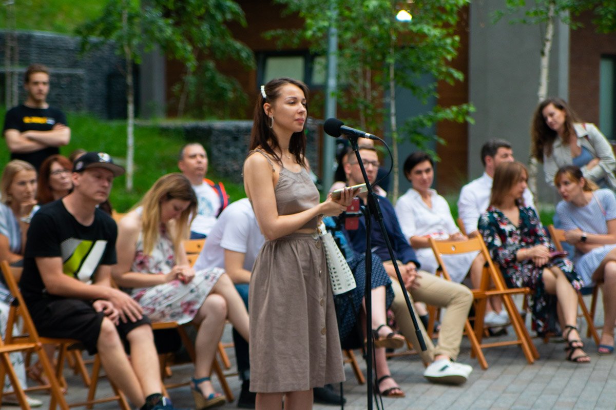 Однако и с простыми посетителями была секция вопросов и ответов