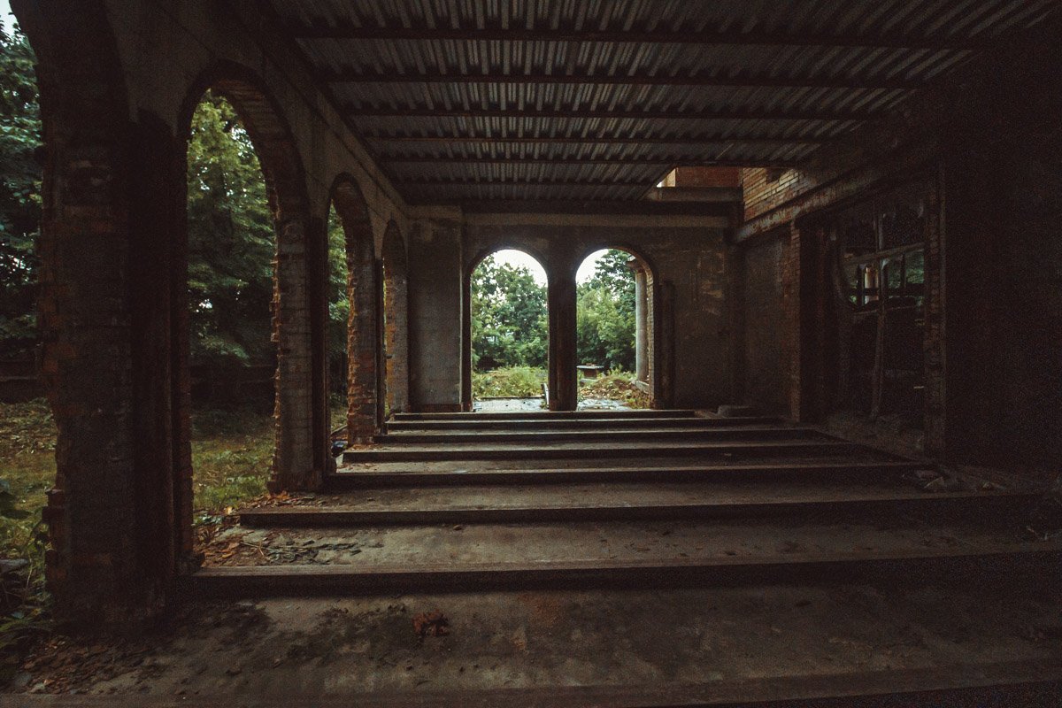 Только стены и бетон знают слышали, о чем тут разговаривали Только стены и бетон знают слышали, о чем тут разговаривали