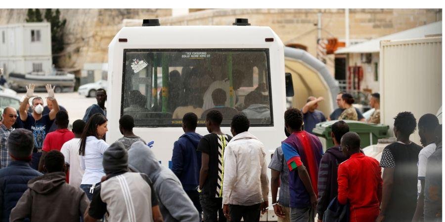 В Боснии произошла массовая драка с участием около сотни мигрантов на северо-западе страны