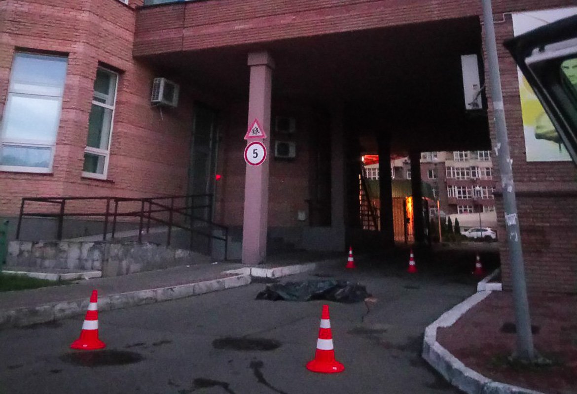 В ночь на 6 июня в Киеве по адресу улица Кудряшова, 20б нашли труп женщины