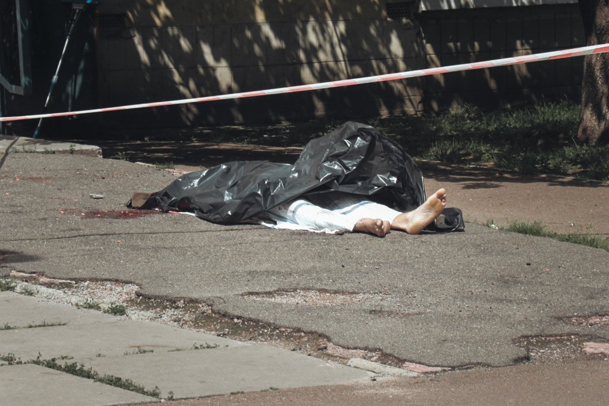 Рассматривается версия суицида, однако точные обстоятельства должна установить следственно-оперативная группа