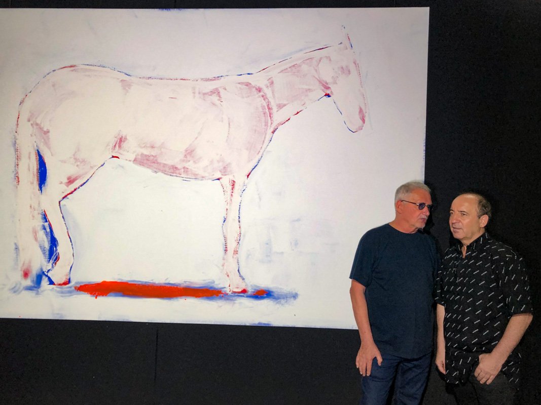 Богдан Батрух (справа) пригласил Анатолия Криволапа (слева) внести "красок" в новый храм