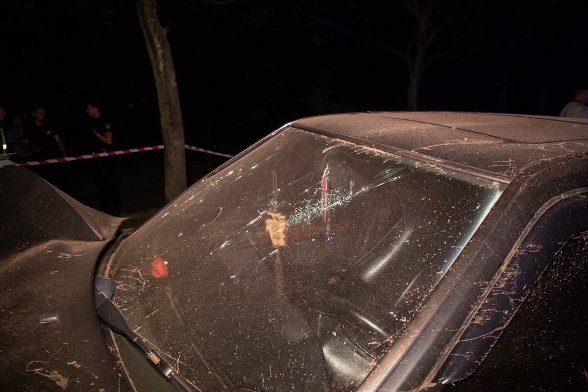 Машина сильно разбита и смята в передней части Машина сильно разбита и смята в передней части