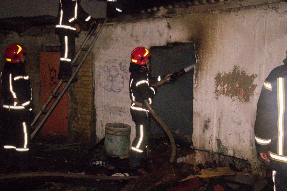 Огонь не успел распространиться на электрощитовую Огонь не успел распространиться на электрощитовую