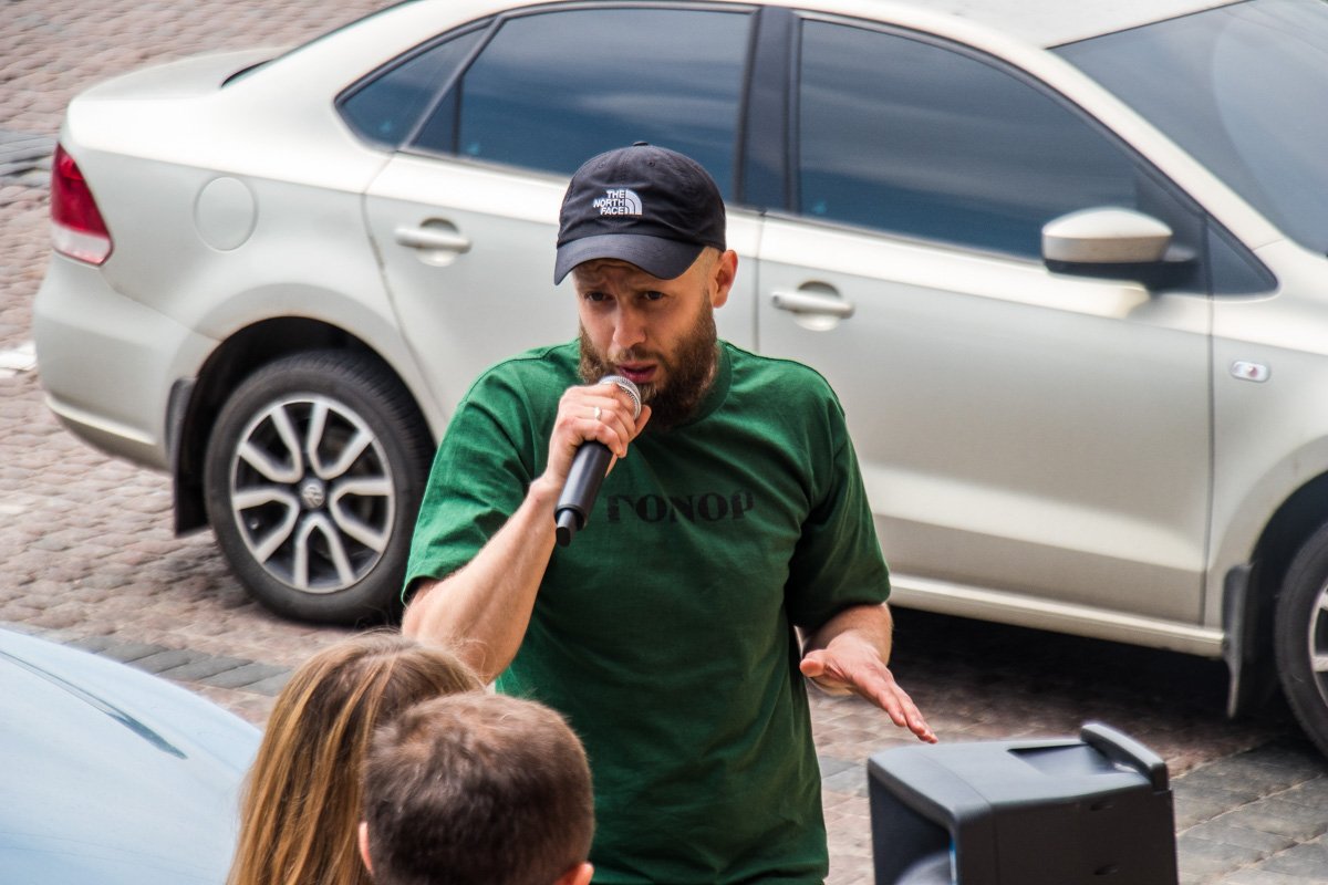 Также он не раз устраивал акции против министра внутренних дел Украины Арсена Авакова