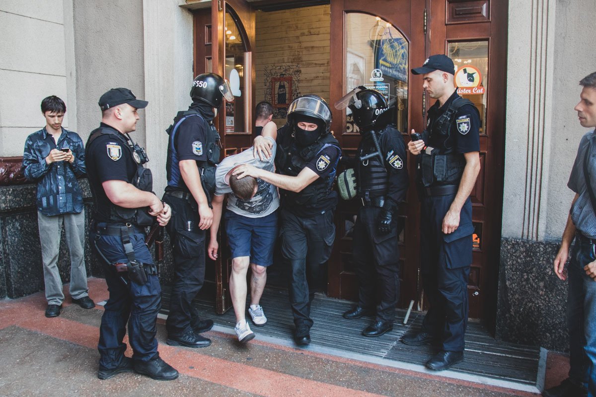 А в кинотеатре проходит инвентаризация А в кинотеатре проходит инвентаризация