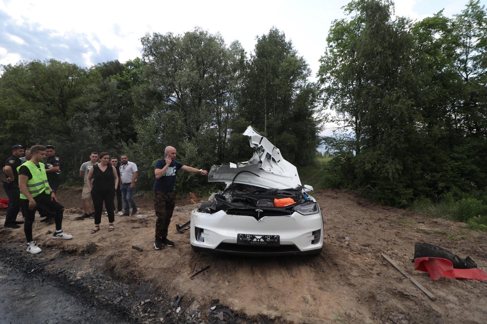 Пассажирка Tesla погибла на месте