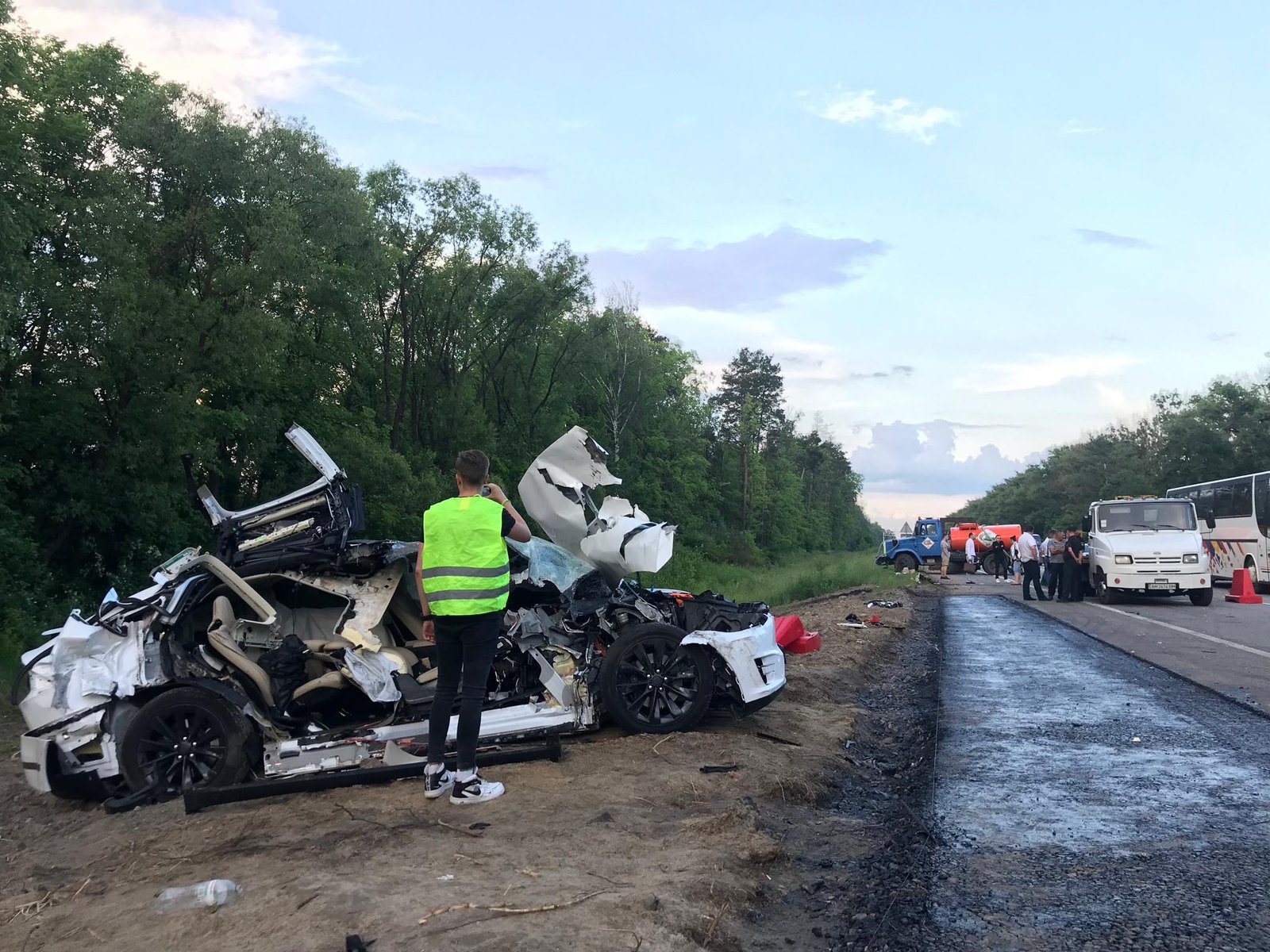 Это первый случай в Украине, когда в аварии погиб кто-либо, находящийся в салоне Tesla