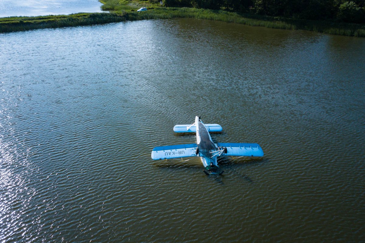 Сам самолет перевернулся