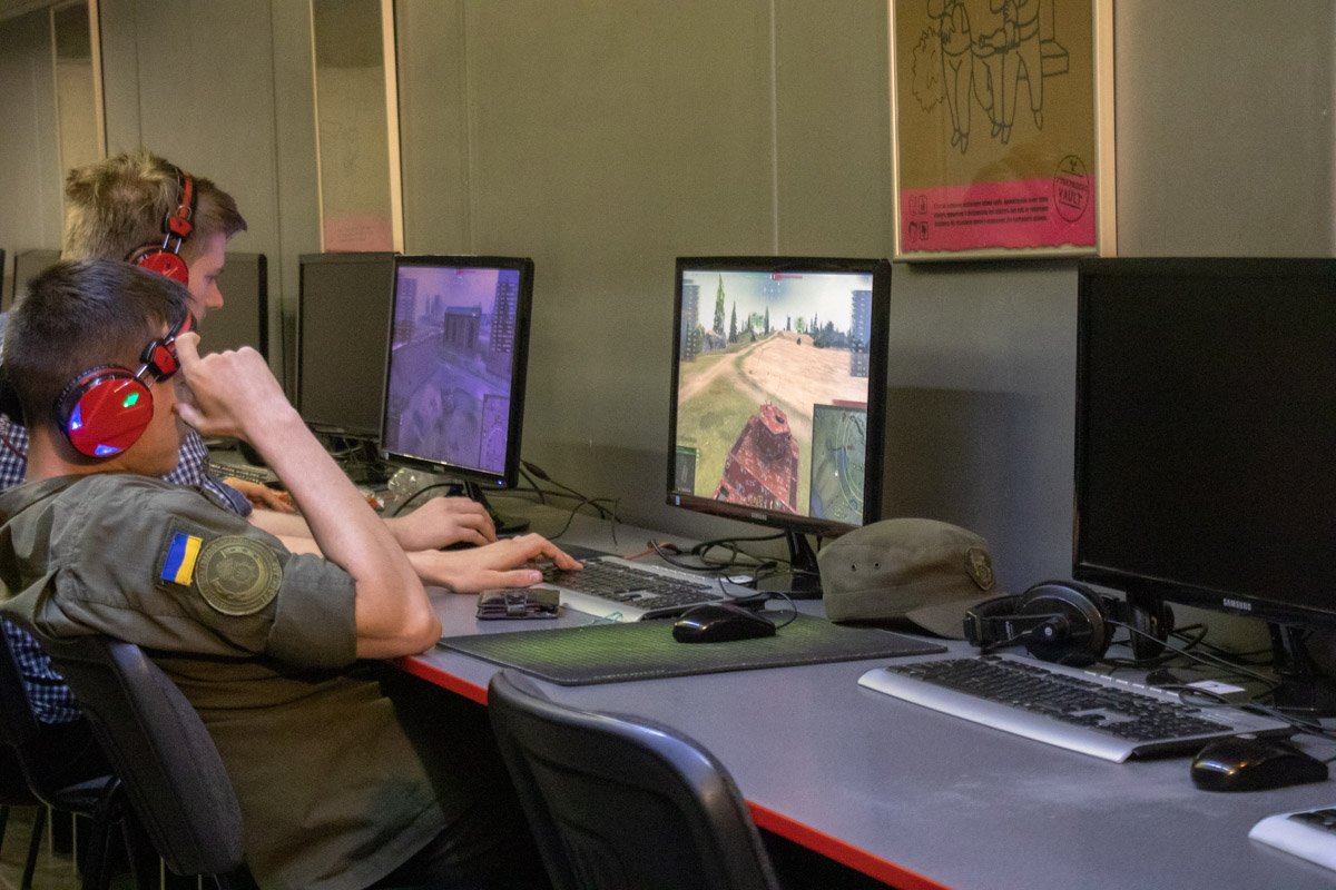 Конфликты конфликтами, а танковые баталии - по расписанию Конфликты конфликтами, а танковые баталии - по расписанию