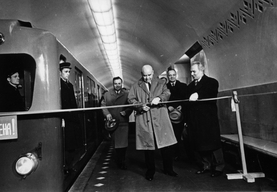 А вот так выглядело торжественное перерезание ленточки более полувека назад А вот так выглядело торжественное перерезание ленточки более полувека назад